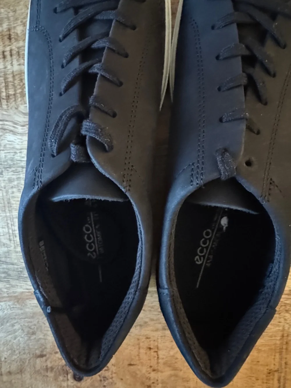 ecco women’s Black Casual Sneakers with White Sole US 9/ 9.5 EU 40 NEW